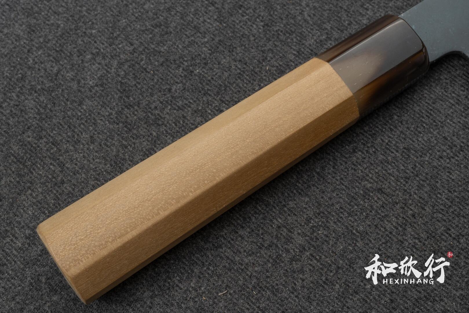 らら 郷右馬允義弘 青ニ鋼 黒打 牛刀 210mm 7寸 山脇刃物製作所 山脇刃物Yamawaki Hamono 鄉右馬允義弘作青一鋼墨流褐返勘所型切付300mm